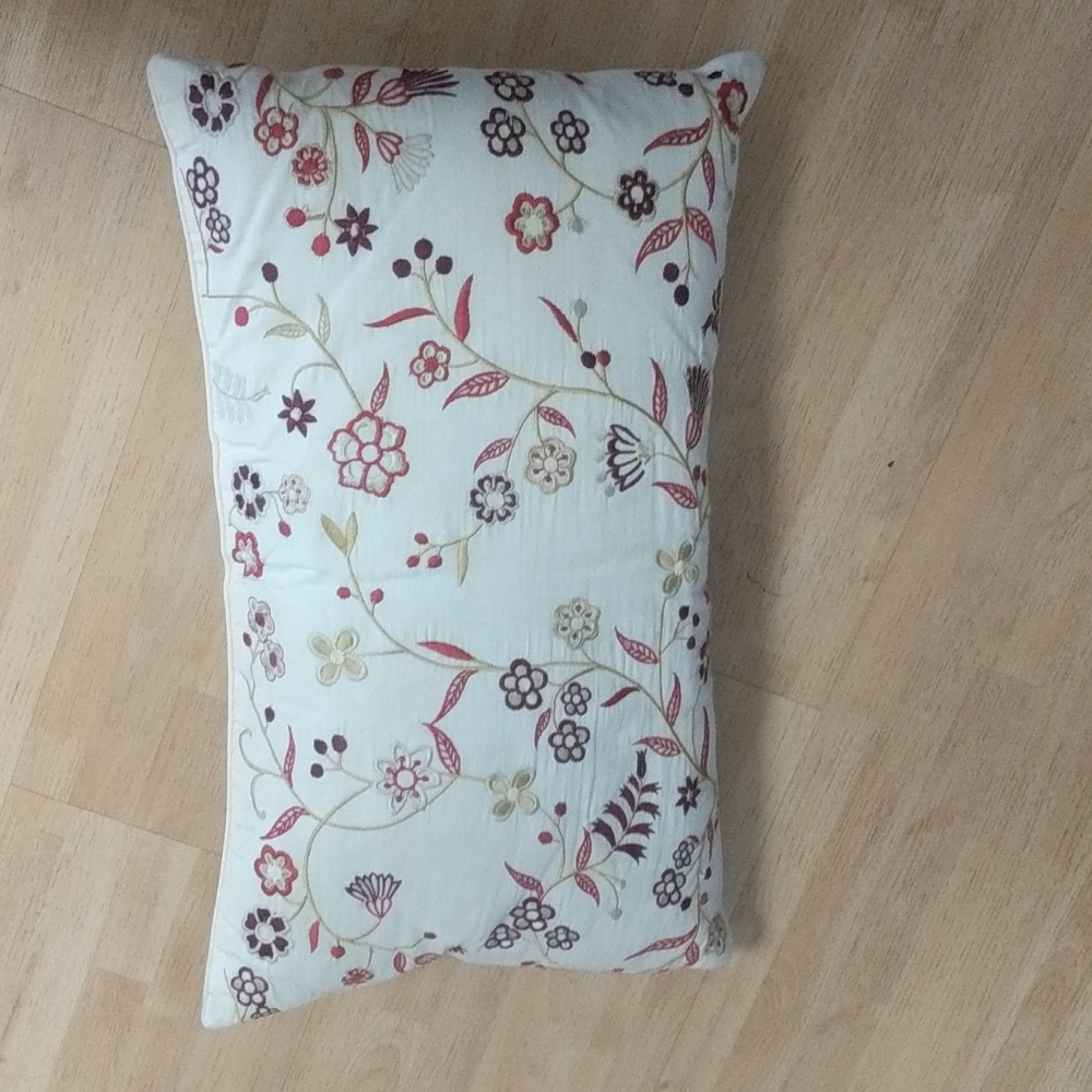 Pillow cotton white embroidery brown/red